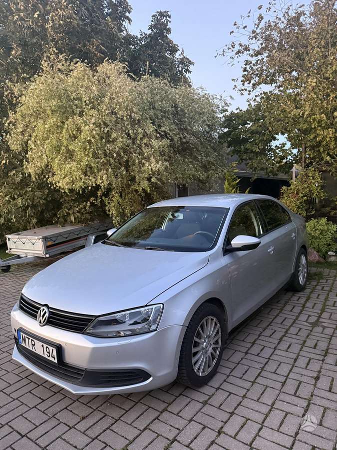 Volkswagen Jetta - 1