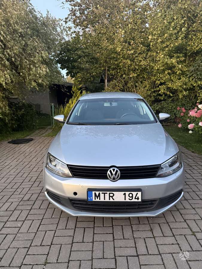 Volkswagen Jetta - 2