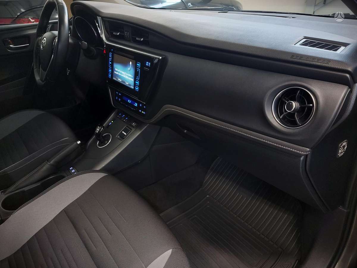 Toyota Auris - 11