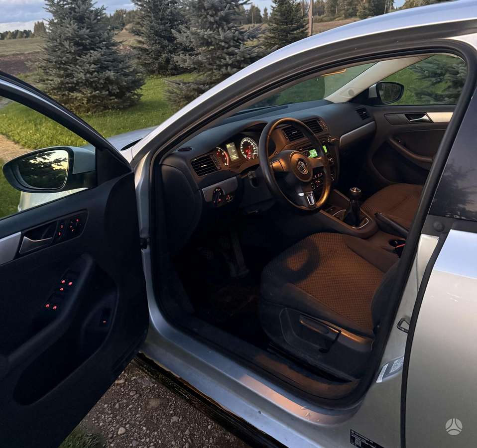 Volkswagen Jetta - 7