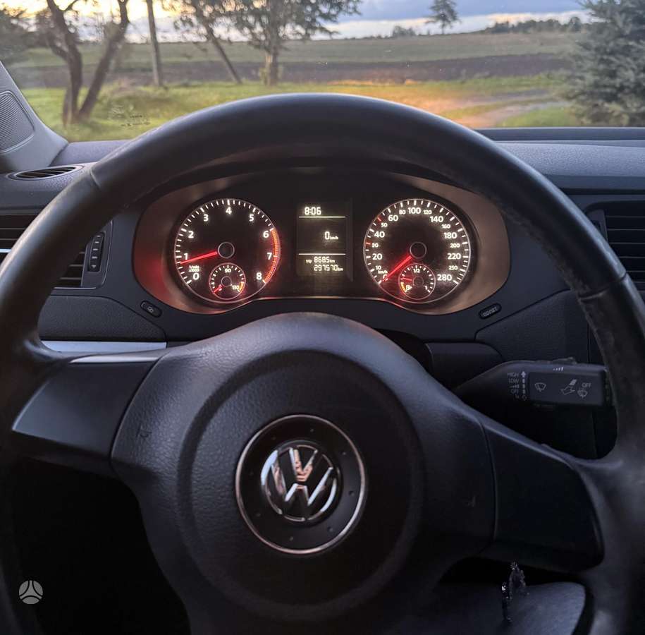 Volkswagen Jetta - 8