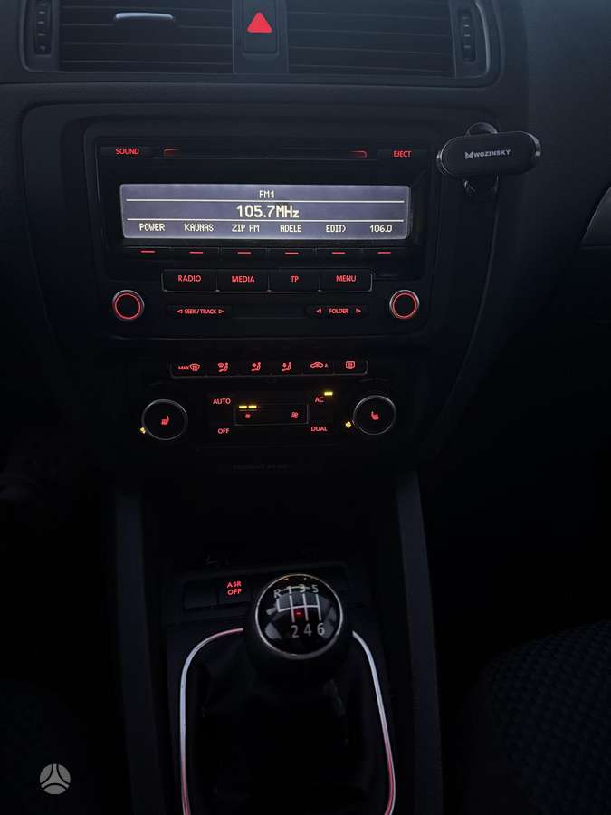 Volkswagen Jetta - 9