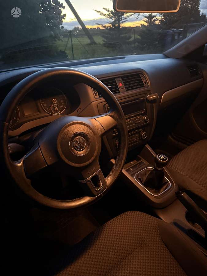 Volkswagen Jetta - 10