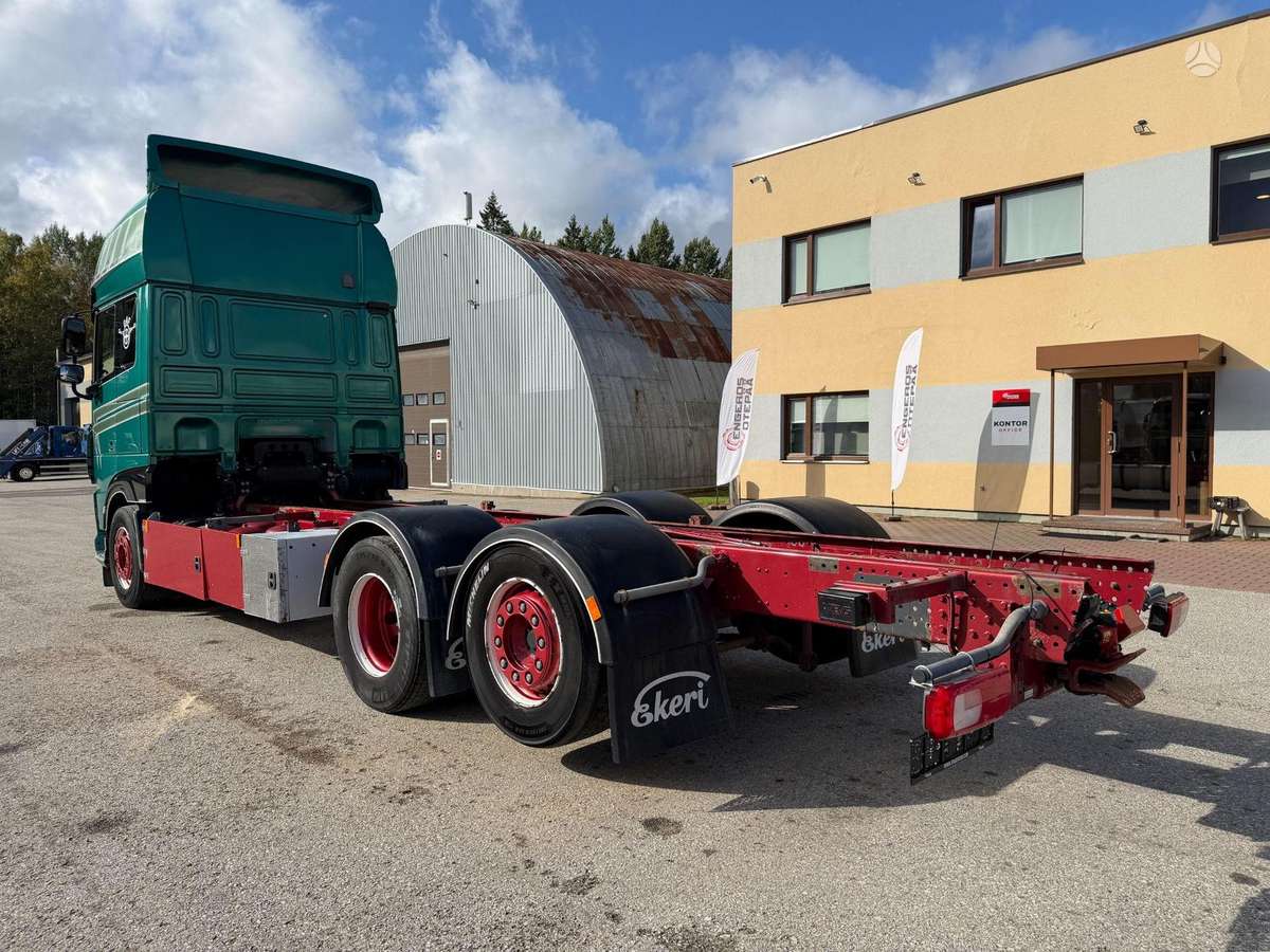 DAF XF530, cab-chassis trucks