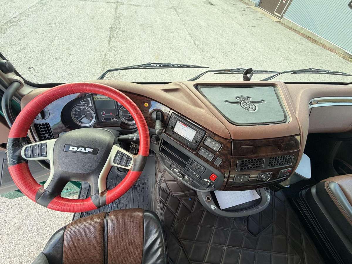 DAF XF530, cab-chassis trucks