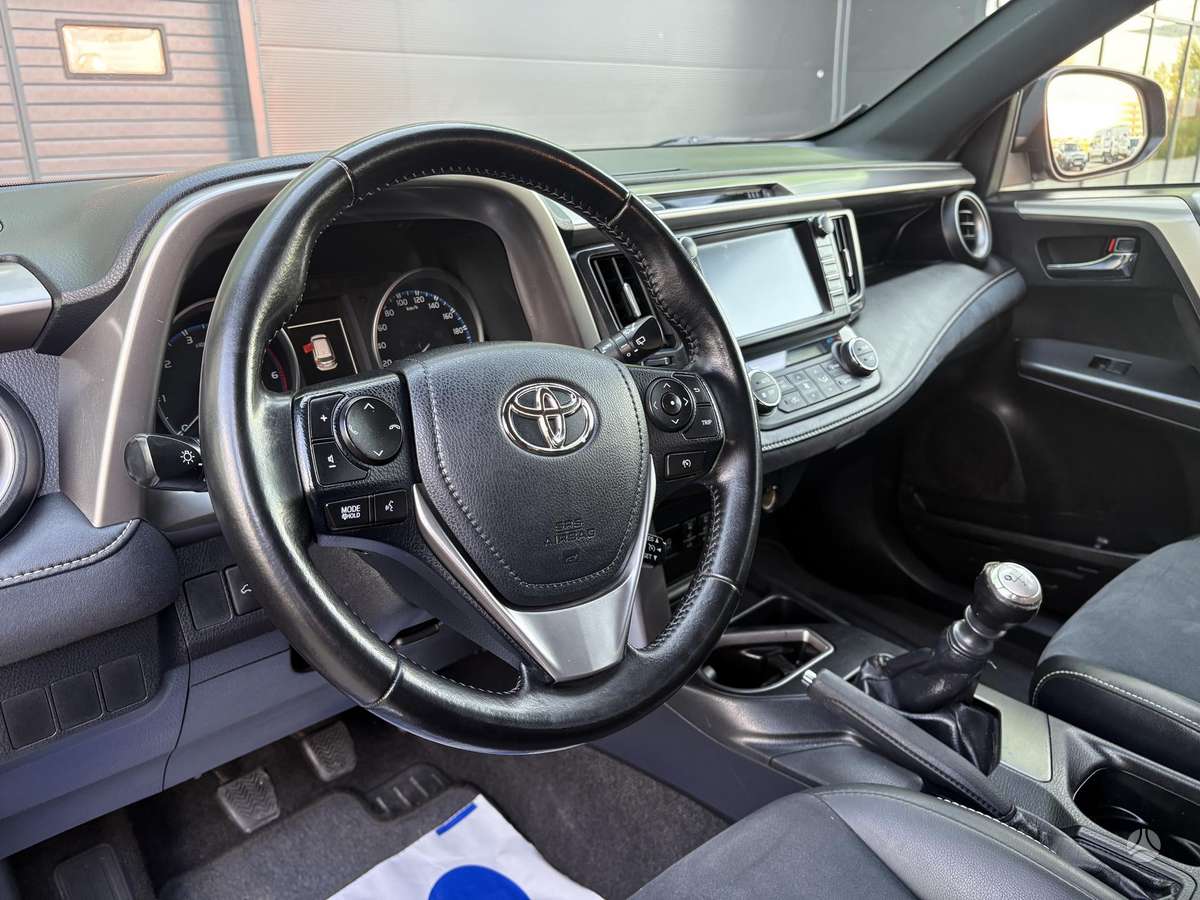 Toyota RAV4 - 8