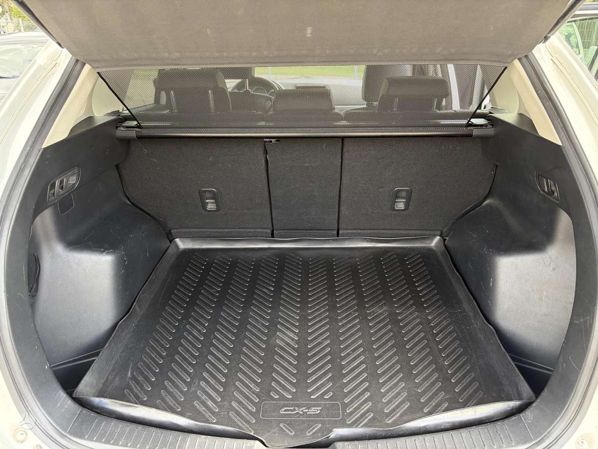 Mazda CX-5, 2.2 l., off-road / crossover