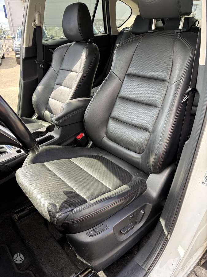 Mazda CX-5, 2.2 l., off-road / crossover