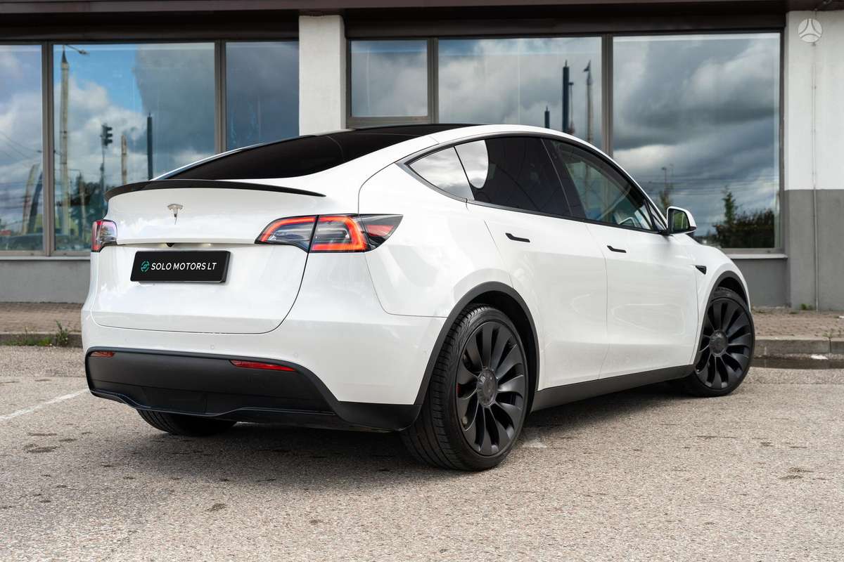 Tesla Model Y - 5