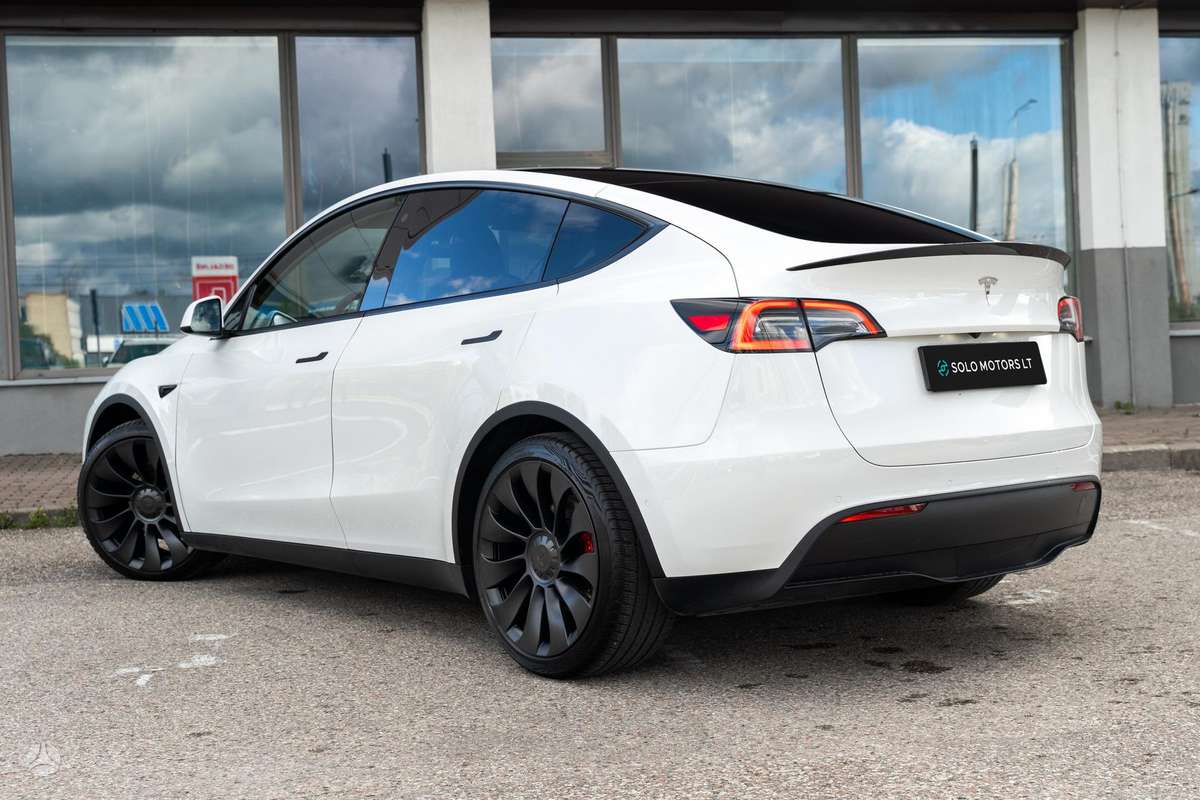 Tesla Model Y - 6