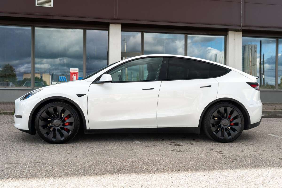 Tesla Model Y - 7