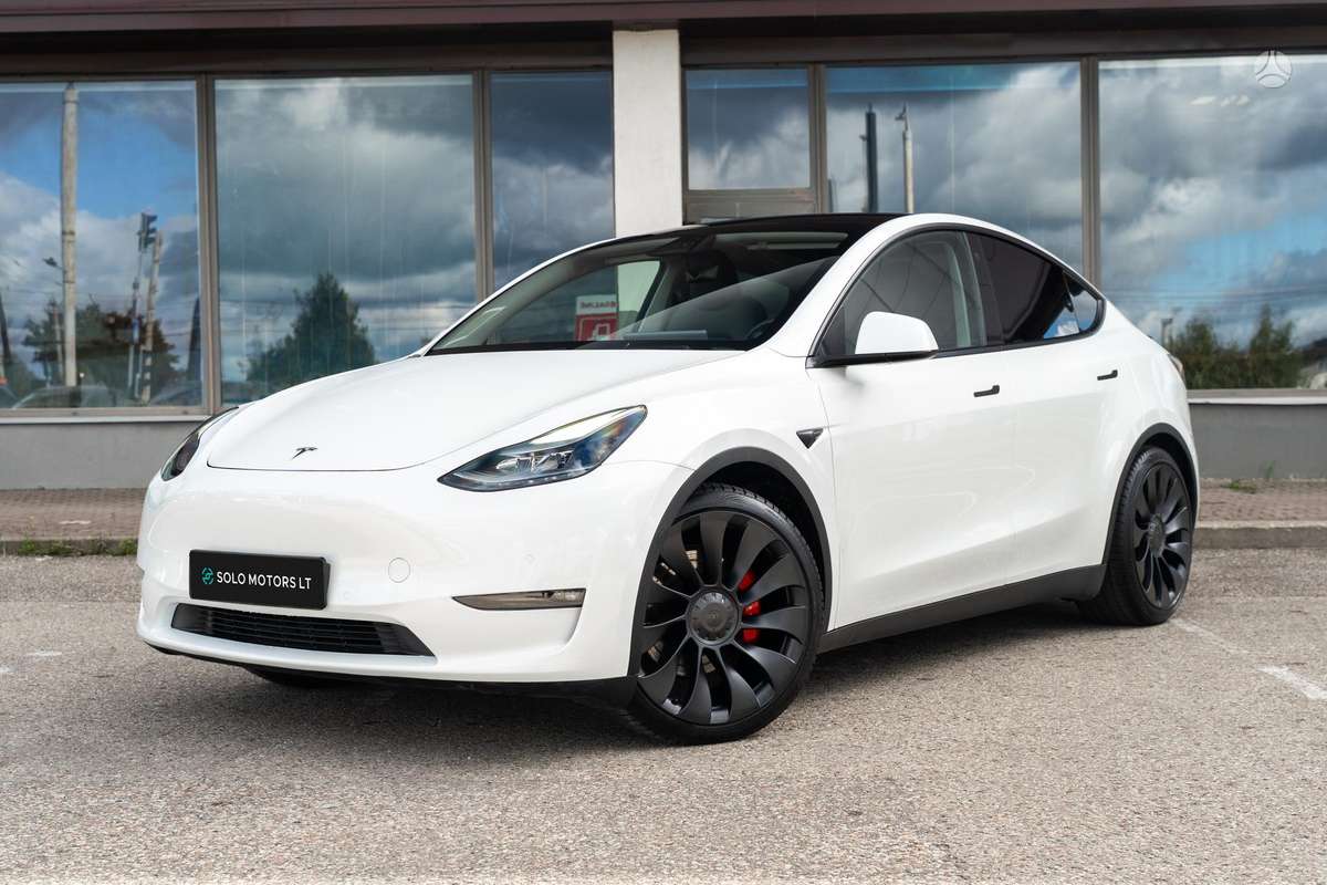 Tesla Model Y - 8