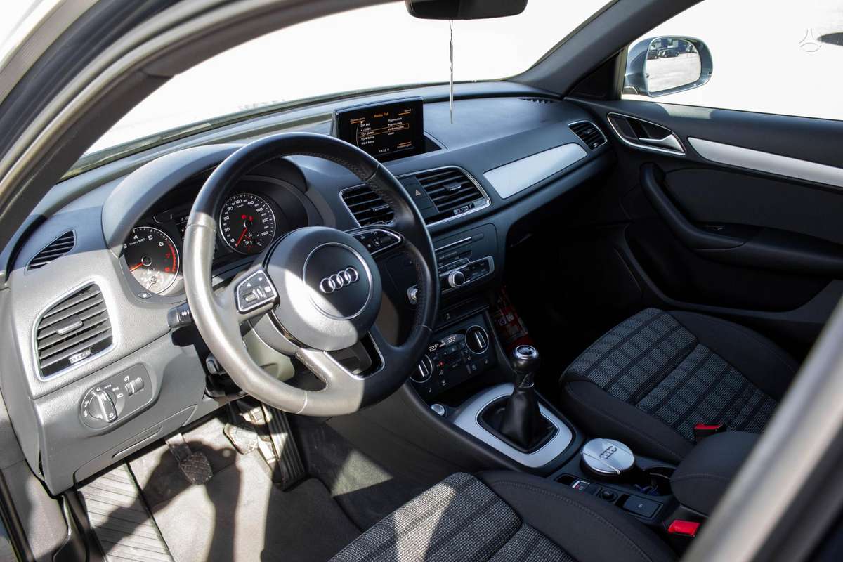 Audi Q3, 1.4 l., off-road / crossover