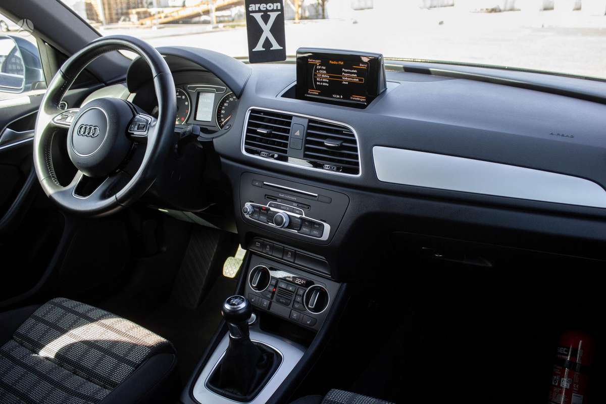 Audi Q3, 1.4 l., off-road / crossover