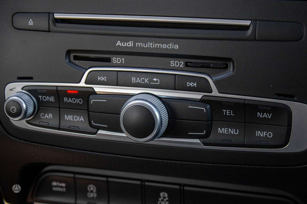 Audi Q3, 1.4 l., off-road / crossover