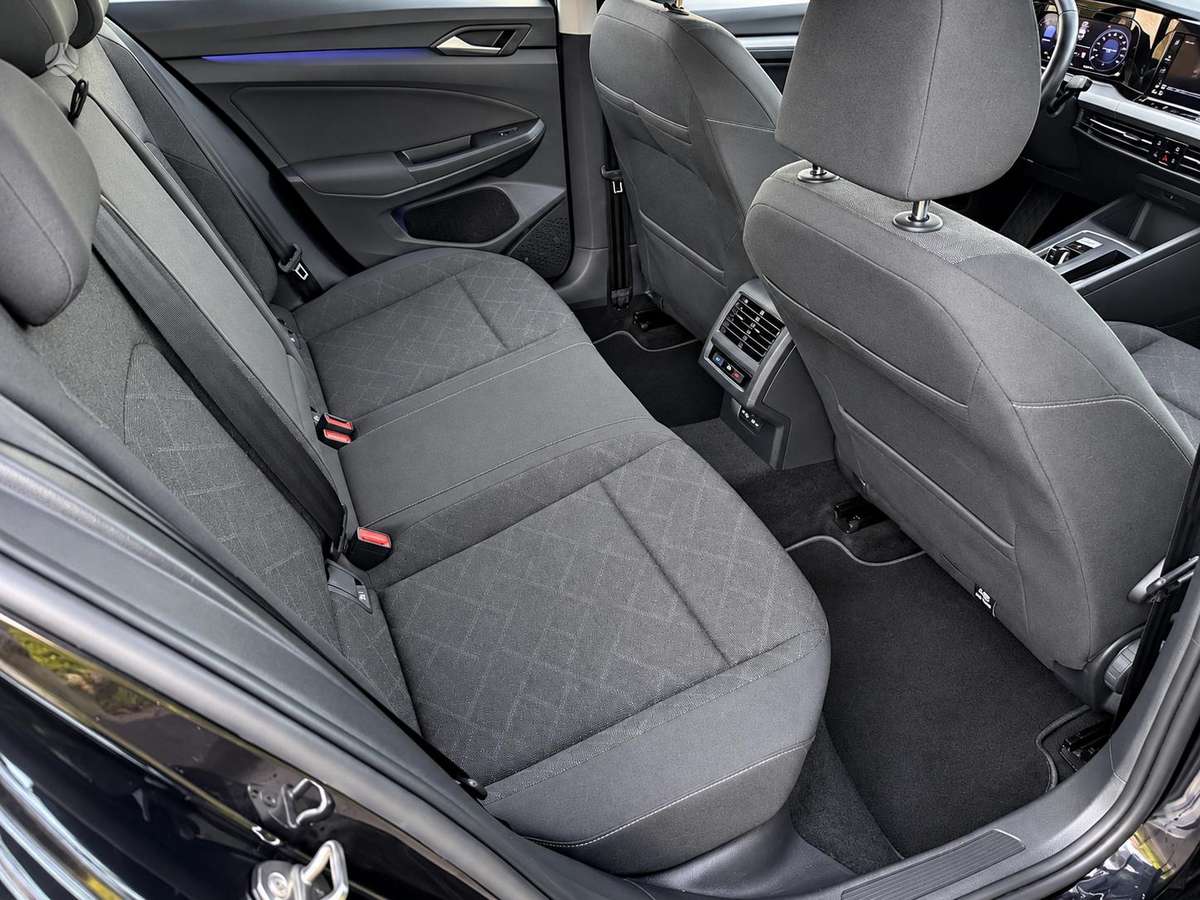 Volkswagen Golf - 10