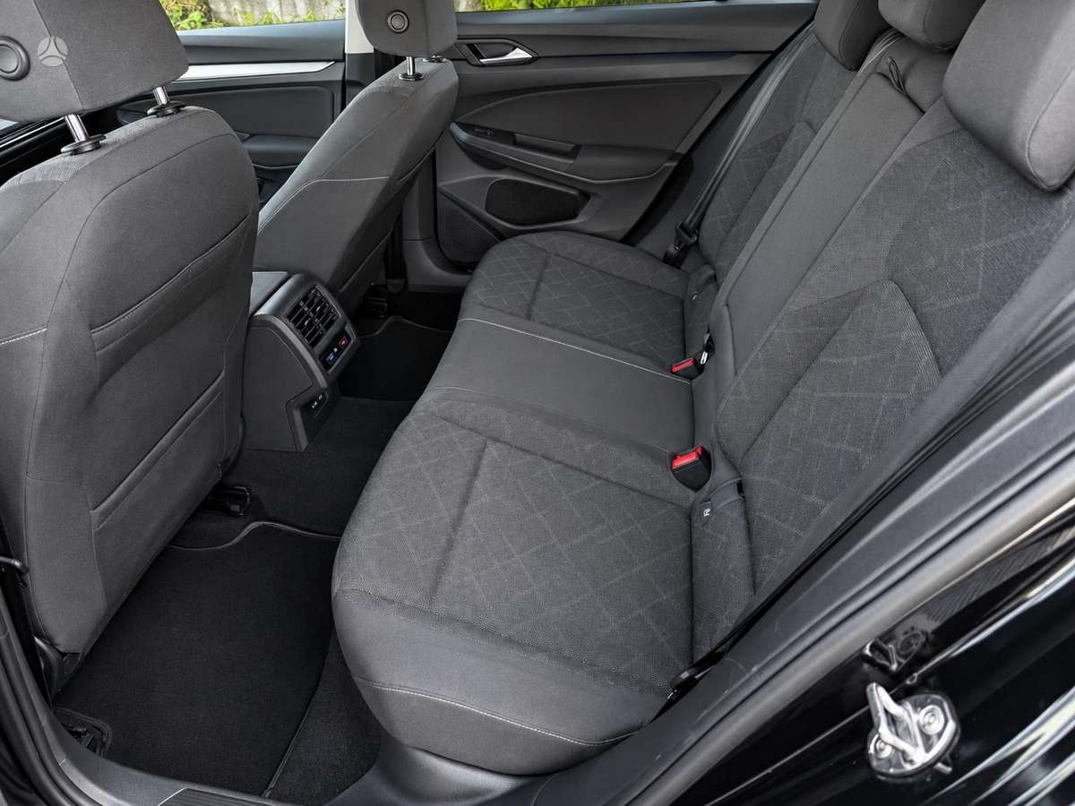 Volkswagen Golf - 11