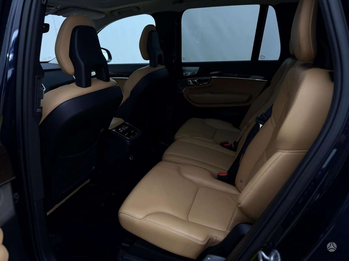 Volvo XC90 - 11