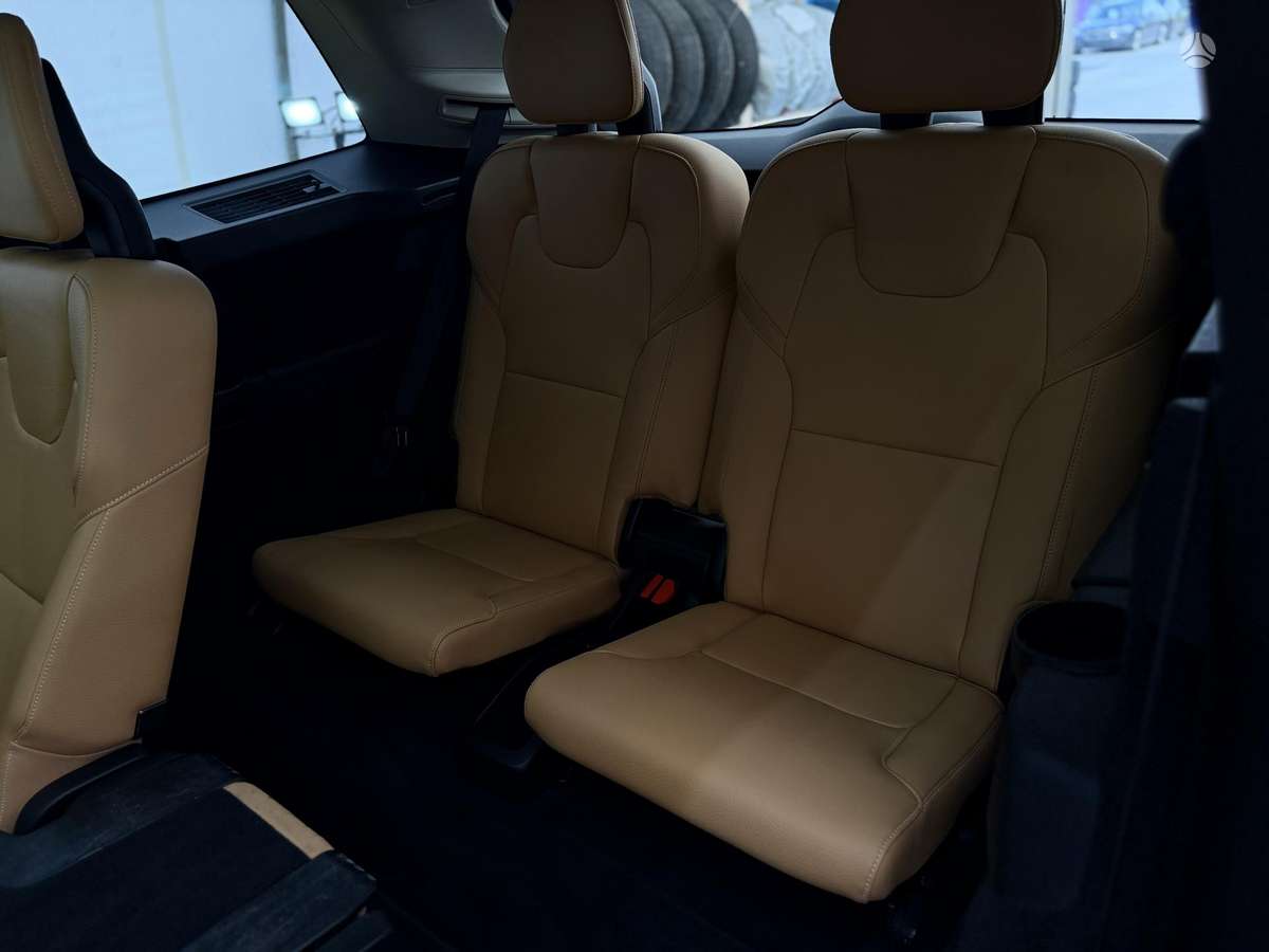 Volvo XC90 - 12
