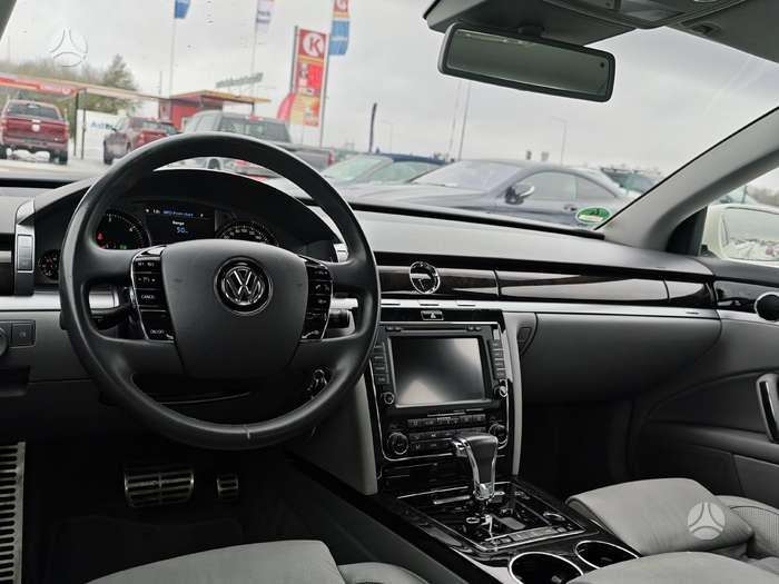 Volkswagen Phaeton - 4