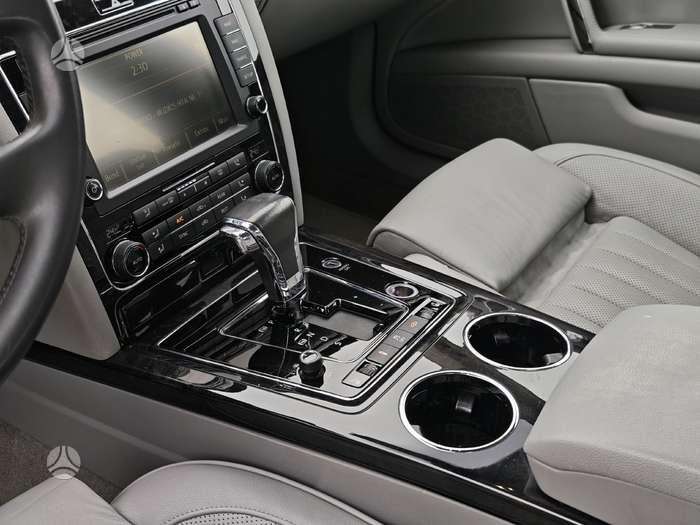Volkswagen Phaeton - 12