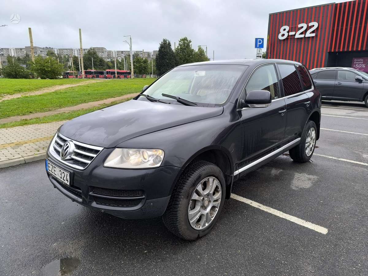Volkswagen Touareg - 1