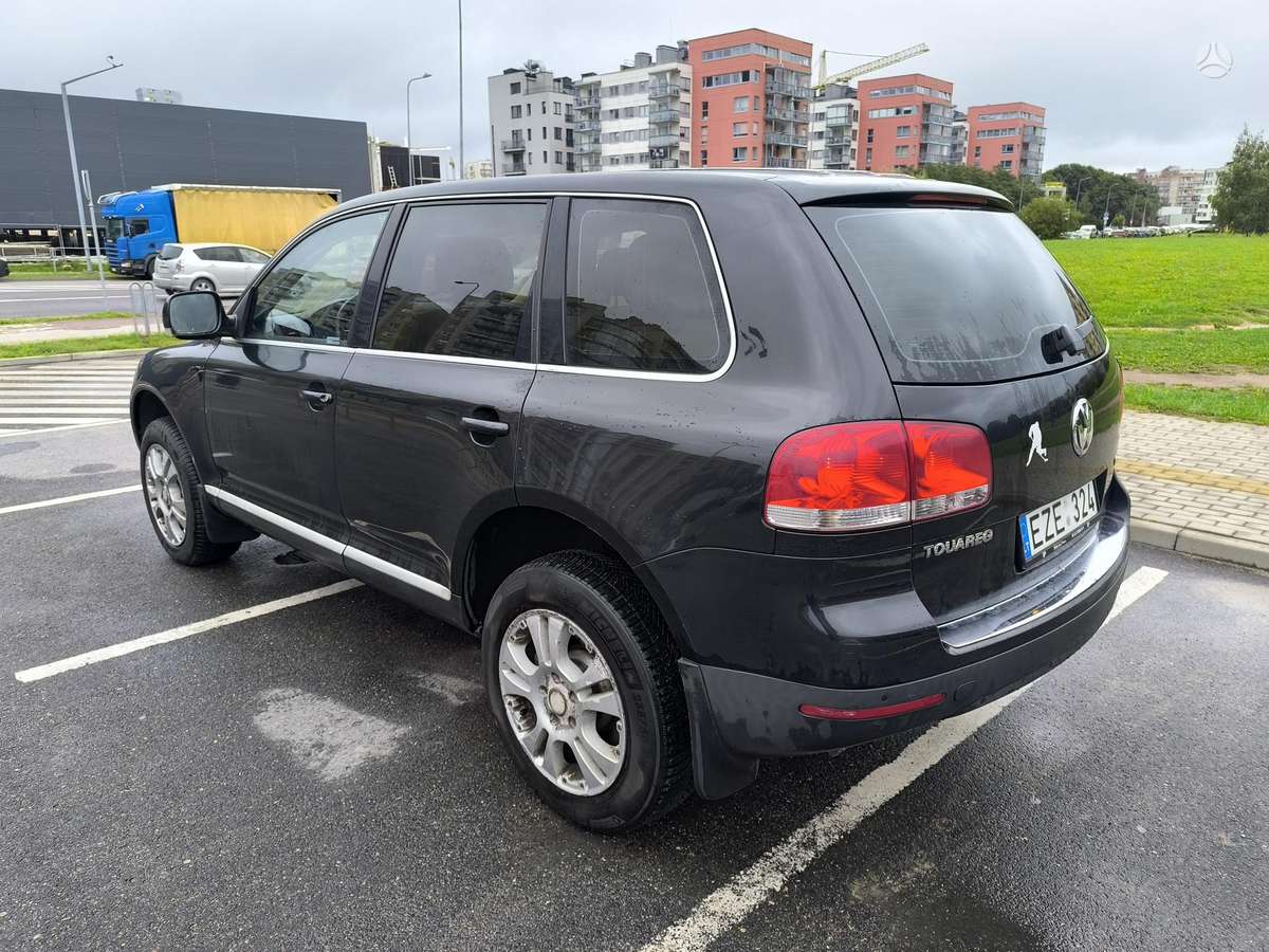 Volkswagen Touareg - 2