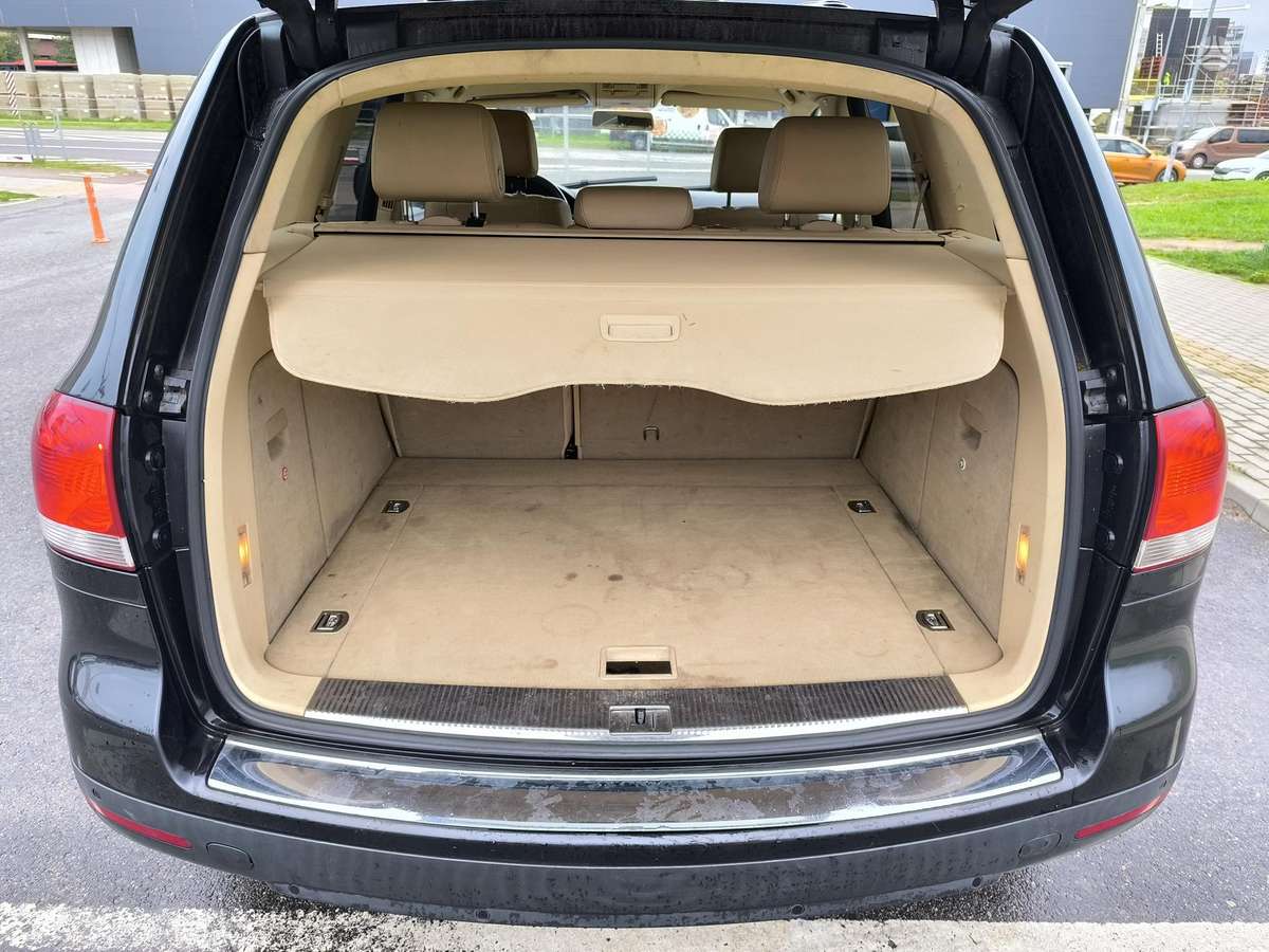 Volkswagen Touareg - 11