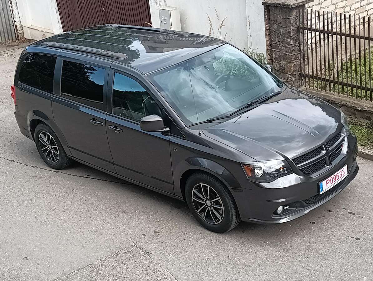 Dodge Grand Caravan - 3