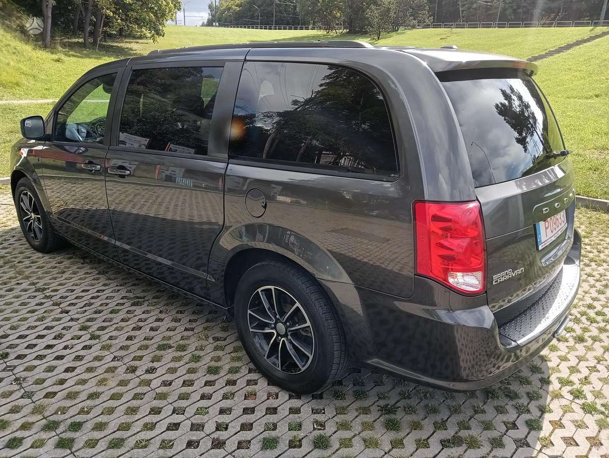 Dodge Grand Caravan - 4