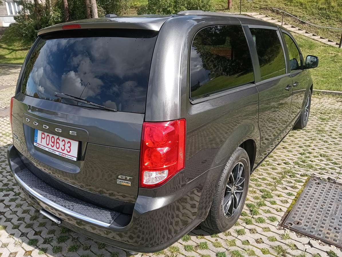 Dodge Grand Caravan - 6