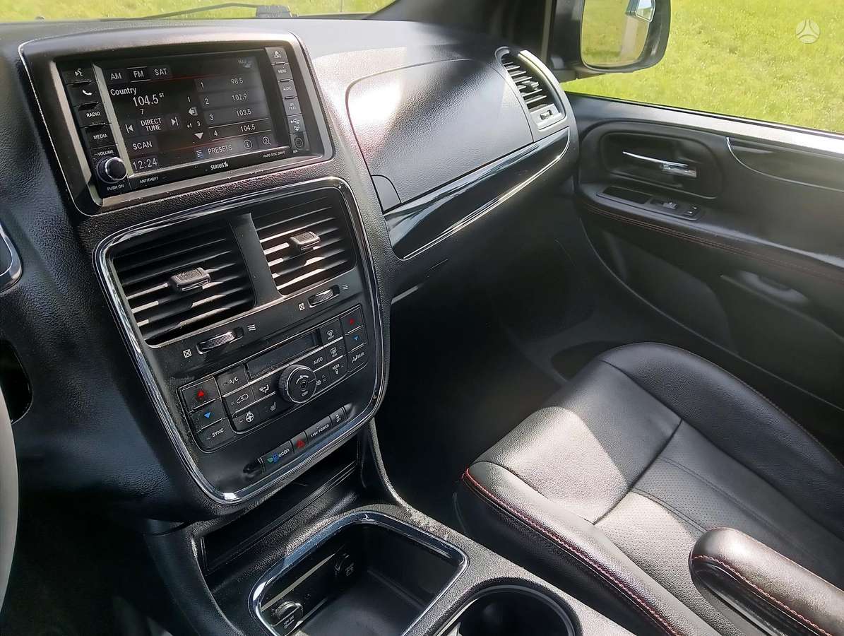 Dodge Grand Caravan - 11