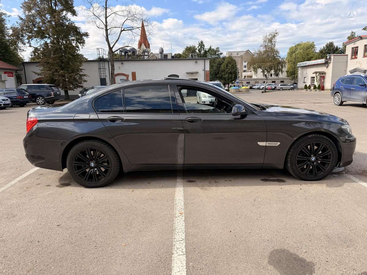 BMW 730, 3.0 l., Седан