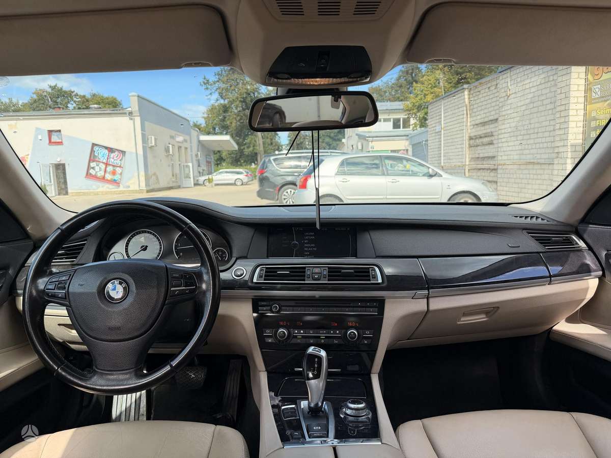 BMW 730, 3.0 l., Седан