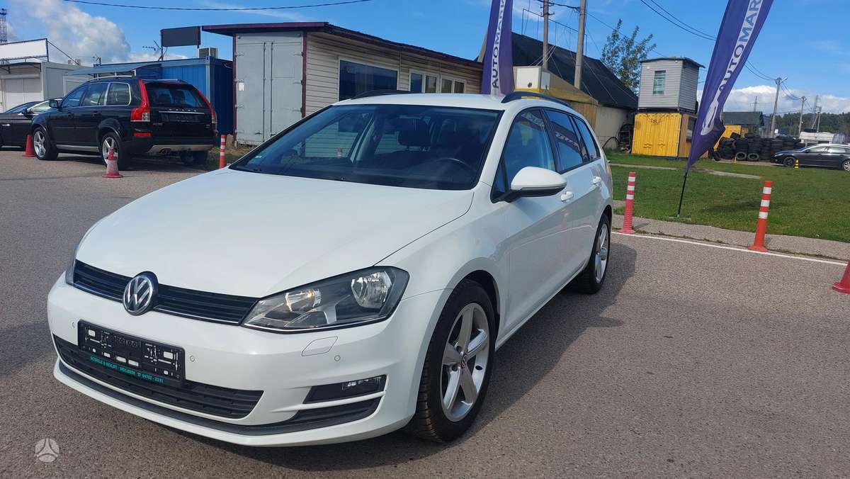 Volkswagen Golf - 1