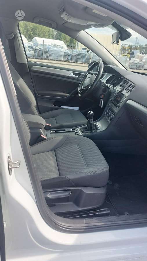Volkswagen Golf - 6