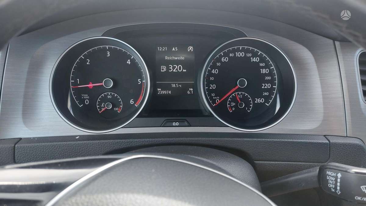 Volkswagen Golf - 8