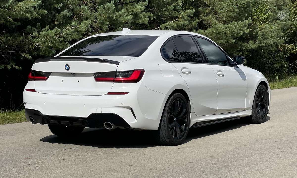 BMW 330, 2.0 l., Седан