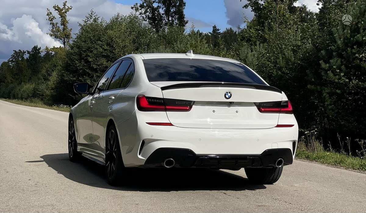 BMW 330, 2.0 l., Седан