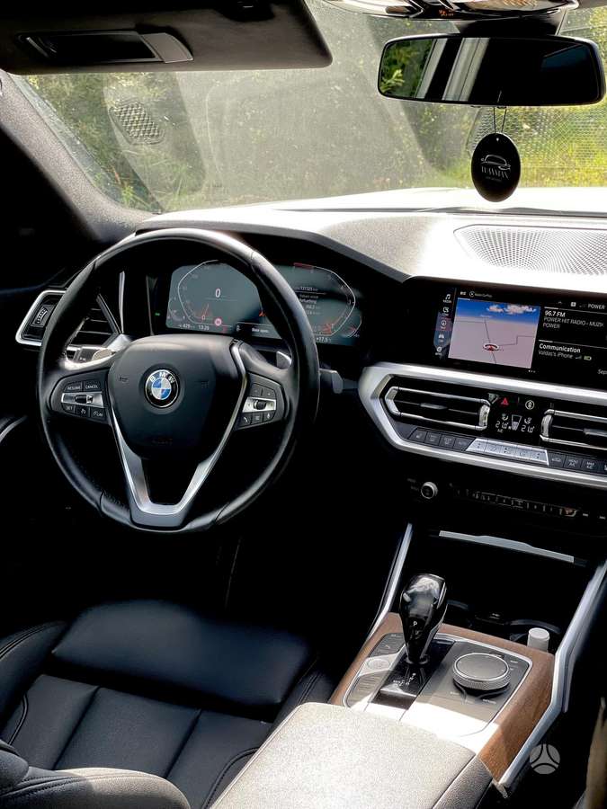 BMW 330, 2.0 l., Седан