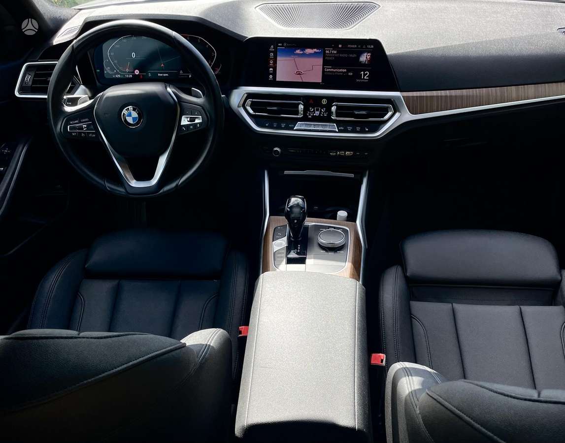 BMW 330, 2.0 l., Седан