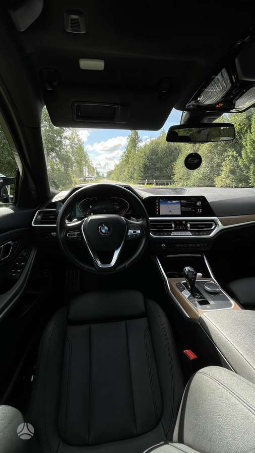 BMW 330, 2.0 l., Седан