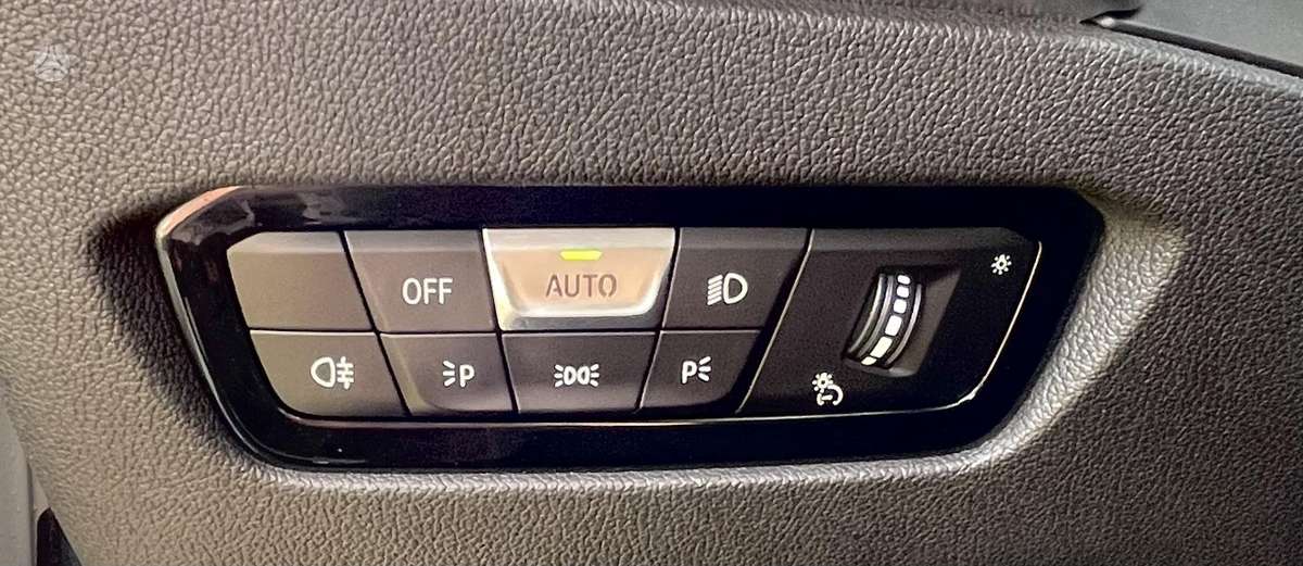 BMW 330, 2.0 l., Седан