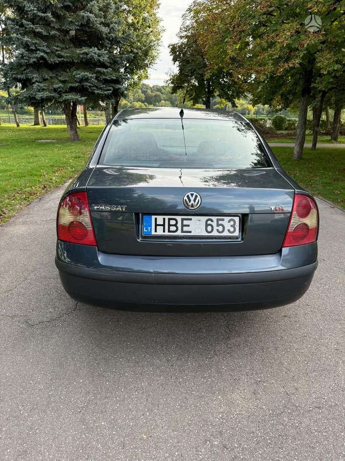 Volkswagen Passat - 4