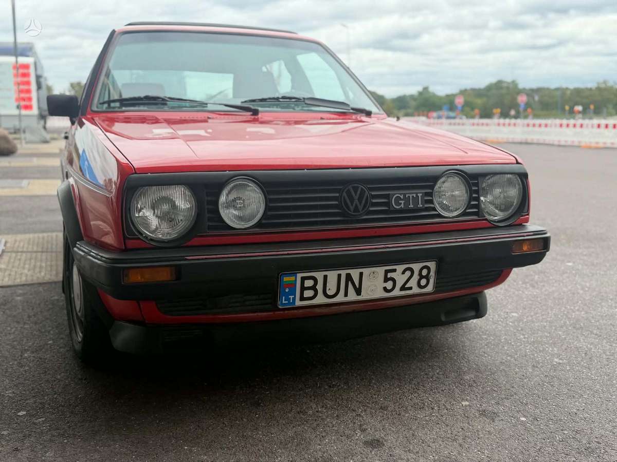 Volkswagen Golf - 1