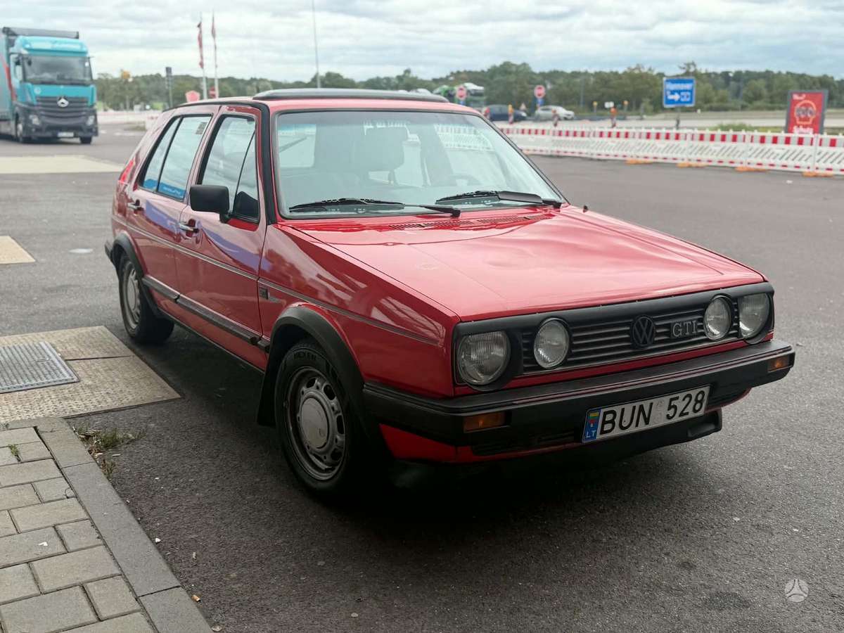 Volkswagen Golf - 2