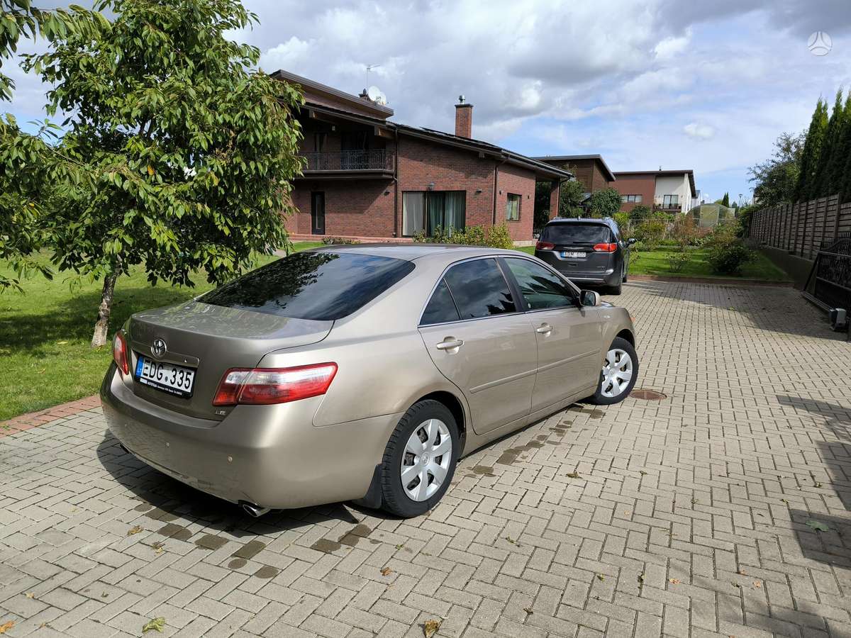 Toyota Camry - 2