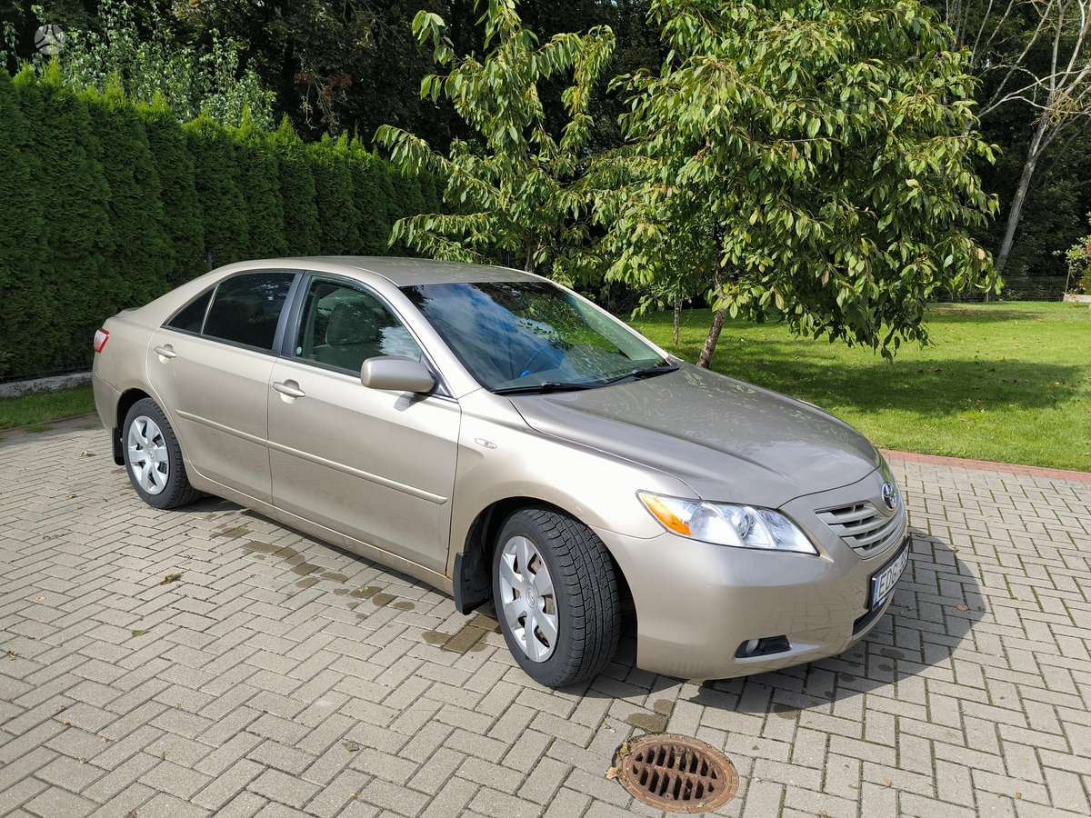 Toyota Camry - 3