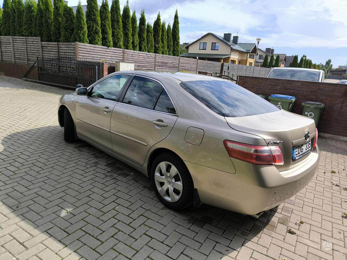 Toyota Camry - 5