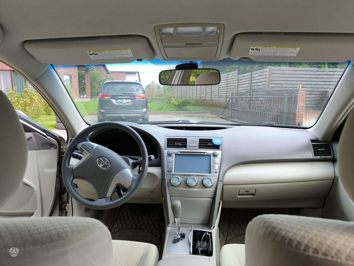 Toyota Camry - 4
